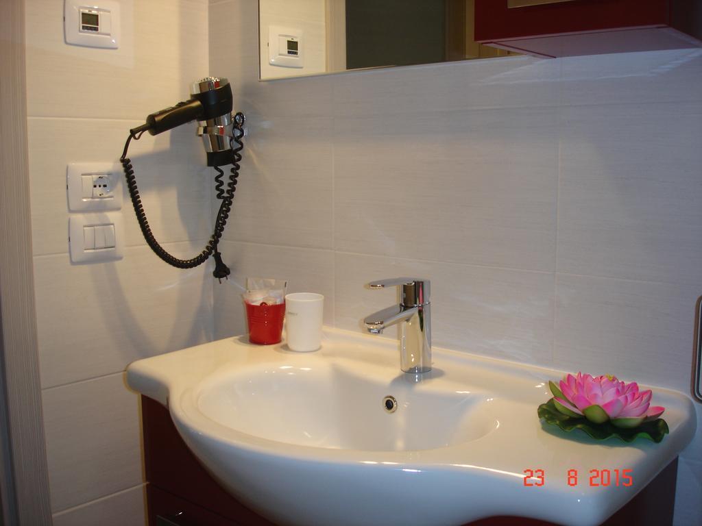 Blau Vacanze Peschiera del Garda Habitación foto
