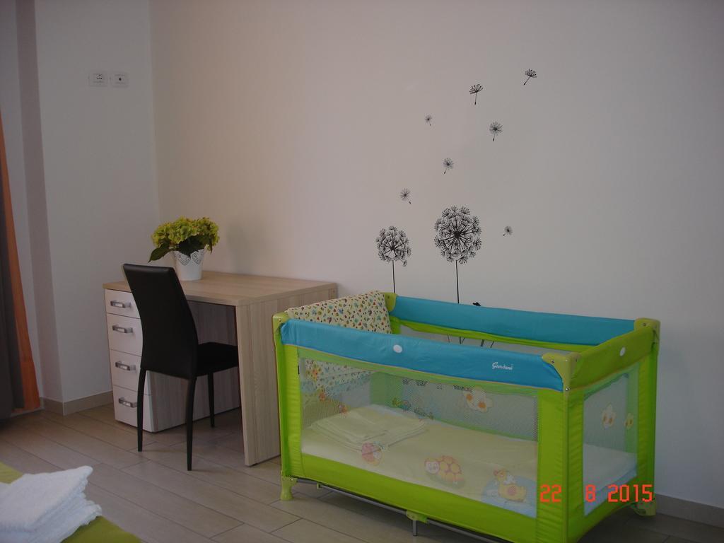 Blau Vacanze Peschiera del Garda Habitación foto